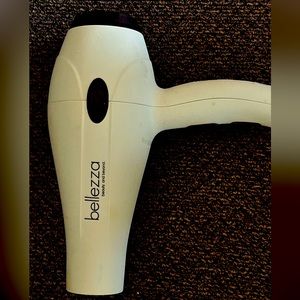 Belleza Hairdryer